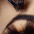 What type of lashes look natural?
